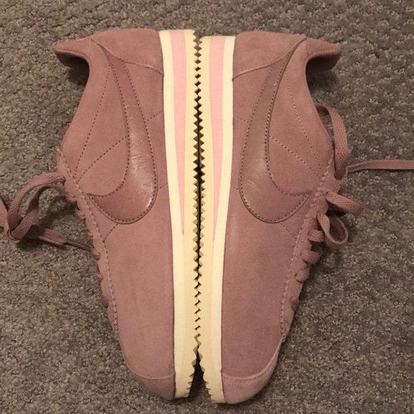 NIB Women’s Nike Classic Cortez Suede size 8 - Picture 6 of 8